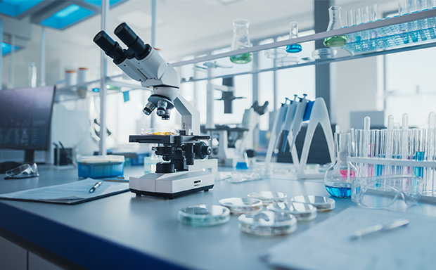 Carbohydrates research in a biochemical lab 用于碳水化合物(包括单糖、双糖、寡糖和多糖)生化研究的实验室设备图片。