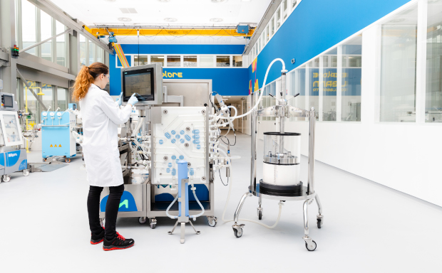 Mobius® Chrom 20 system A Mobius® Chrom 20 system is featured in a lab environment