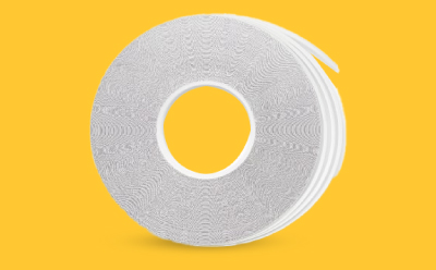 Hi-Flow™ Plus 用于侧流分析制造的膜母卷，黄色背景。