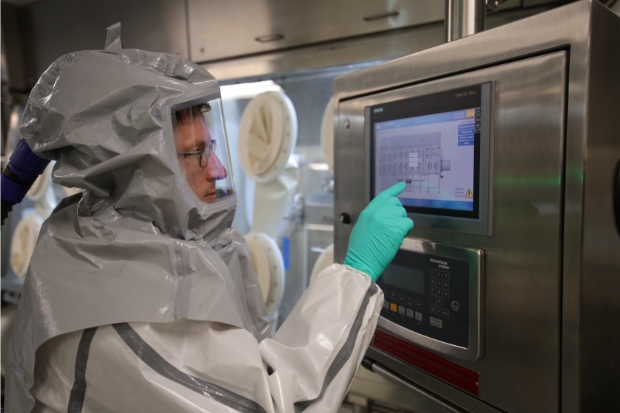 Small Molecule CDMO Services Handling and dissolution of HPAPI in glove box by operator