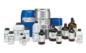 Analytical reagents and chemicals Assortment of analytical reagents, solvents, acids, salts, and laboratory chemicals in bottles and containers of various sizes, used for sample preparation, extraction, digestion, and instrumental analysis in environmental and analytical testing laboratories.