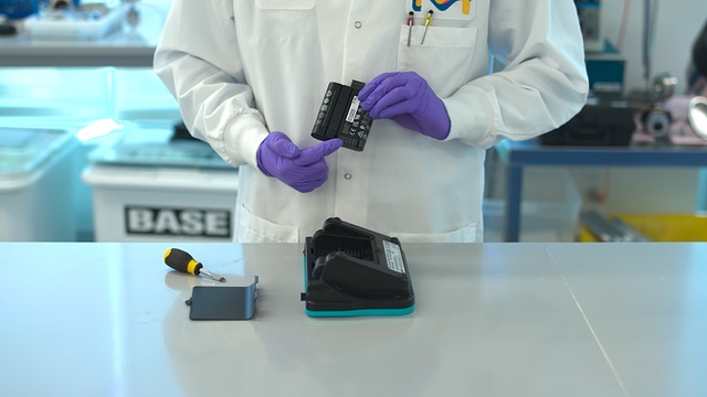 Millicell<sup>®</sup> ERS 3.0 – How-to-use Video Series – Chapter 6: Battery Installation and Removal Millicell<sup>®</sup> ERS 3.0 – How-to-use Video Series – Chapter 6: Battery Installation and Removal