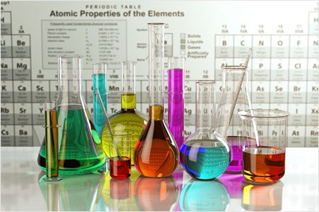 Glassware containing colored solutions Material de vidrio con diferentes disoluciones coloreadas