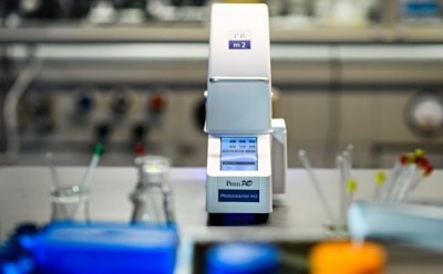 Photoreactor in organic synthesis lab for photoredox catalysis. Photoreactor in organic synthesis lab for photoredox catalysis.