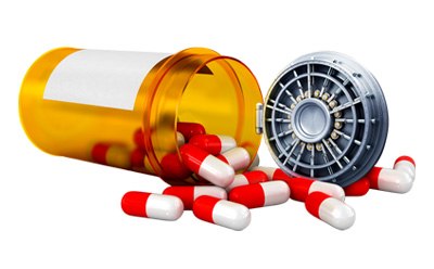 Bottle and pills Botella de cápsulas rojas y blancas derramadas.
