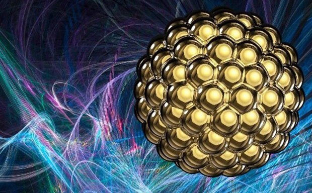 Ilustración por ordenador de una nanopartícula esférica de oro que flota por un fondo abstracto.