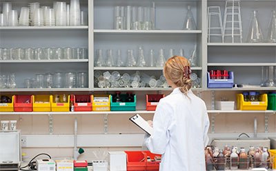 Laboratorios eficientes con soluciones de almacenamiento eficaces