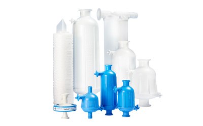 Milipore Express® Capsule and Cartridge Filters of Different Sizes White and blue Millipore Express® filters filters of different formats and sizes. Blue filters are gamma compatible, white capsules are autoclave-compatible. Cartridge filter elements with no filter housing are shown.
