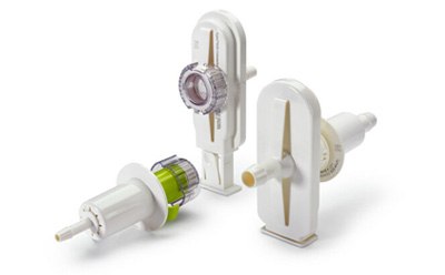 Lynx® S2S Connector in ¼ inch, ½ inch and 3/8 inch sizes El conector Lynx® S2S es un conector de un solo uso diseñado para conectar sistemas de procesamiento de tuberías duras tratables con vapor a vías de flujo esterilizadas desechables, disponibles en una amplia gama de tamaños y configuraciones, desde el muestreo hasta las adiciones intermedias y la transferencia de líquidos a granel dentro y fuera del biorreactor
