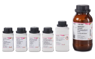 Viscosity Reduction Platform Test Kit Update Conjunto de seis botellas de laboratorio químico con etiquetas sobre un fondo blanco