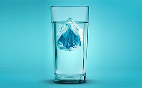 Glass of ultra-pure water with a large crystal structure Patrones de referencia certificados y patrones analíticos para la calibración del equipo con el fin de producir resultados precisos y reproducibles