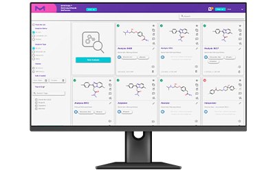 Monitor de ordenador que muestra una interfaz de usuario del software de retros&iacute;ntesis SYNTHIA™ con m&uacute;ltiples v&iacute;as para el an&aacute;lisis de s&iacute;ntesis qu&iacute;mica.