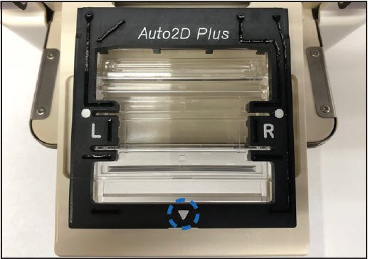 Placement of the Auto2D® Electrode Chip Plus : 2-D gel electrophoresis Electrode Chip Plus placement