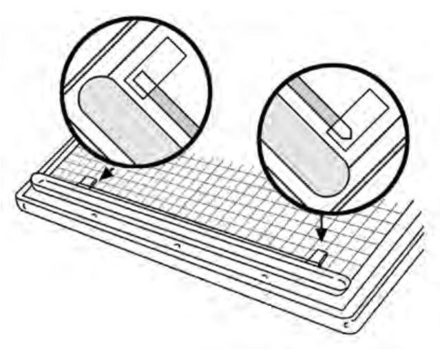 Applying Equilibrated Immobiline® DryStrip Gels Positioning application pieces.