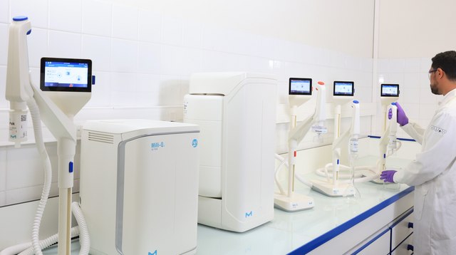 ミネラル原液100ml 5本＆セラミックフィルターのセット Milli-Q® IQ 7015超純水・純水製造装置 Produces ultrapure (Type 1
